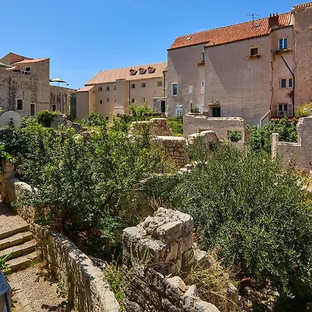 Hedera Estate Hedera 7 *