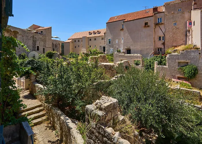 Hedera Estate Hedera 7 *